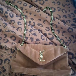 Crossbody handbag.
